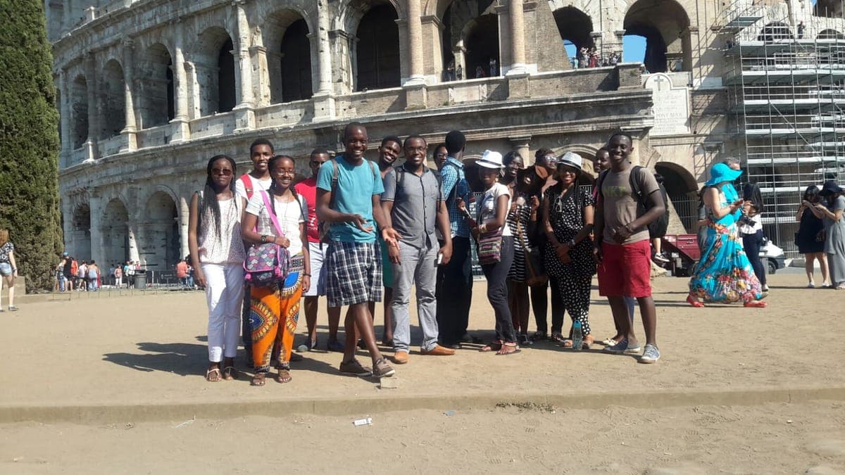 A ReadTrips student group outside the Colosseum in Rome
